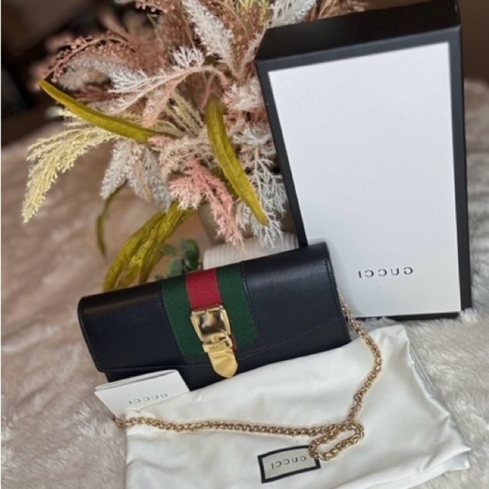 Gucci Black Leather Chain Bag